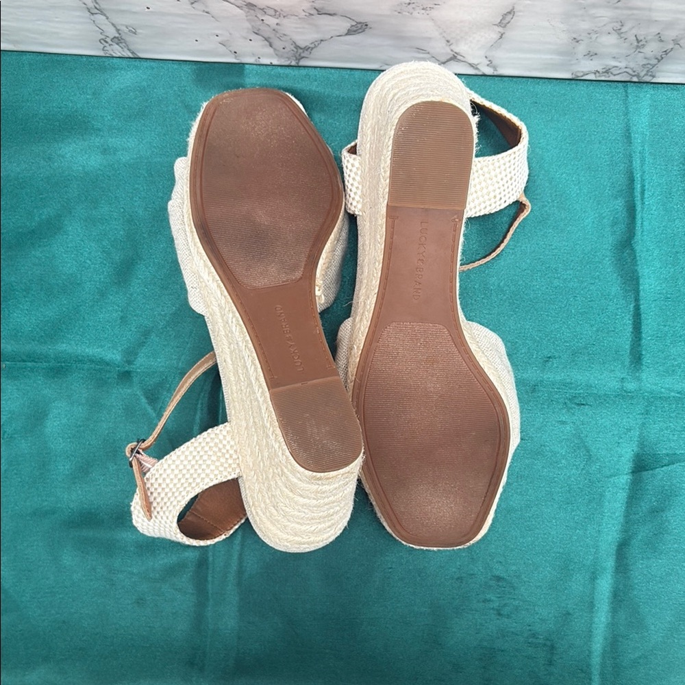 Lucky Brand Cream and Tan Sandals with Minimalist Design - Picture 6 of 7